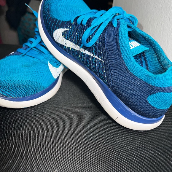 Nike Free Flyknit 4.0 running shoes. - Picture 3 of 6